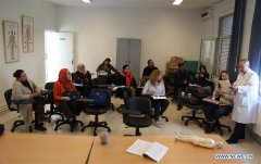Chinese acupuncture doctor teaches local students in Tunis