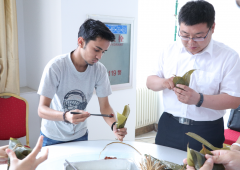 International Students Make Zongzi to Celebrate Dragon Boat Festival